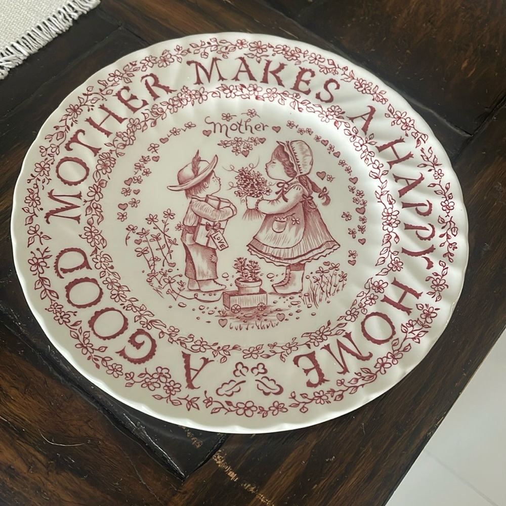 Vintage Royal Crownford Mother's Day Decorative Plate with Red Design